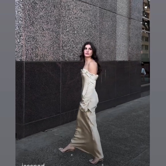 Meshki Giselle Off-Shoulder Dress - Picture 3 of 5